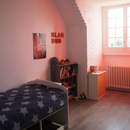 Large Quiet House, 5min From Train Station