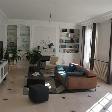 Large Quiet House, 5min From Train Station