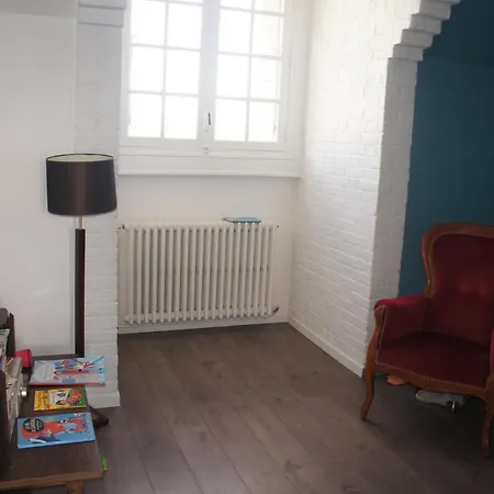 Large Quiet House, 5min From Train Station *