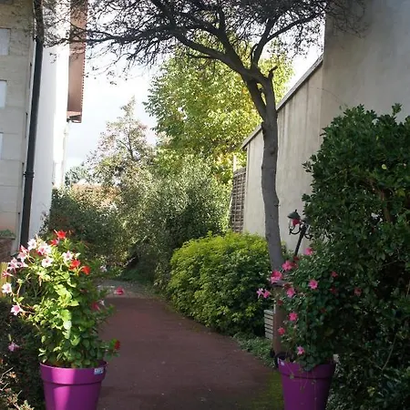 Large Quiet House, 5min From Train Station Houilles
