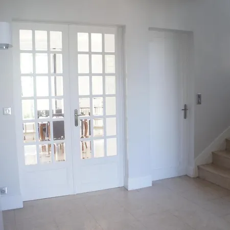 Large Quiet House, 5min From Train Station * Houilles