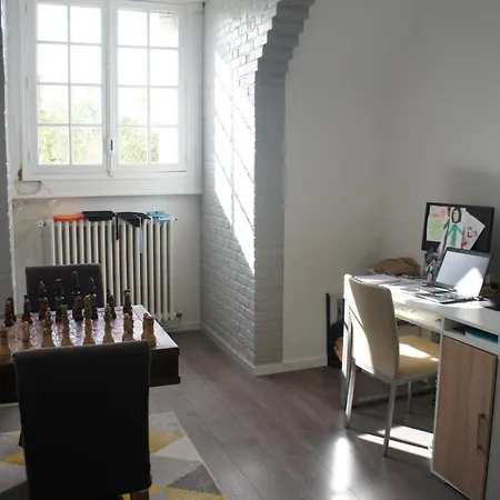Large Quiet House, 5min From Train Station Feriehus *